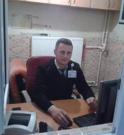 Doktorun öldürüldüğü kliniğin kapısına Cenazemiz var yazısı asıldı