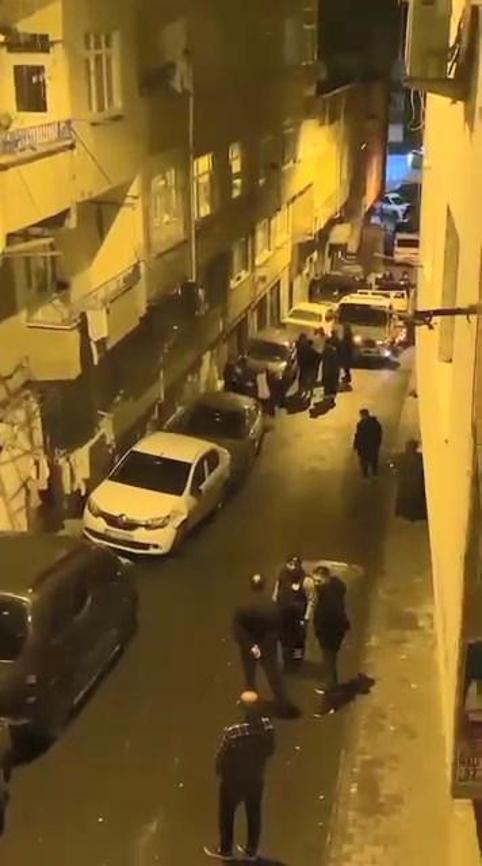 Esenler’de otomobilin yüklendiği çekici yokuştan kayıp 13 araca çarptı