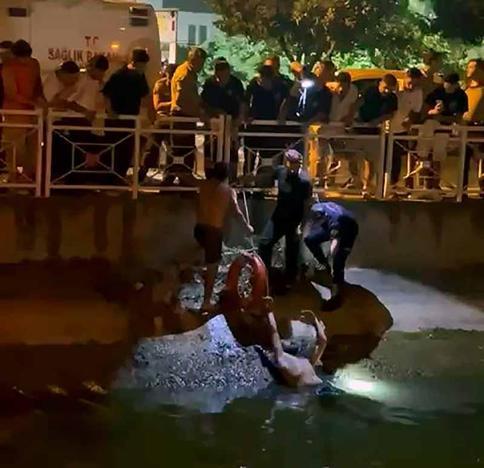 Polisten kaçan şüpheli, girdiği sulama kanalında boğulma tehlikesi geçirdi