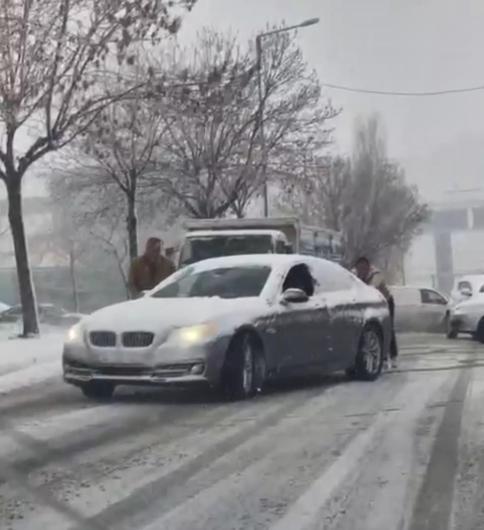 İstanbulda kar yağışı etkili oluyor