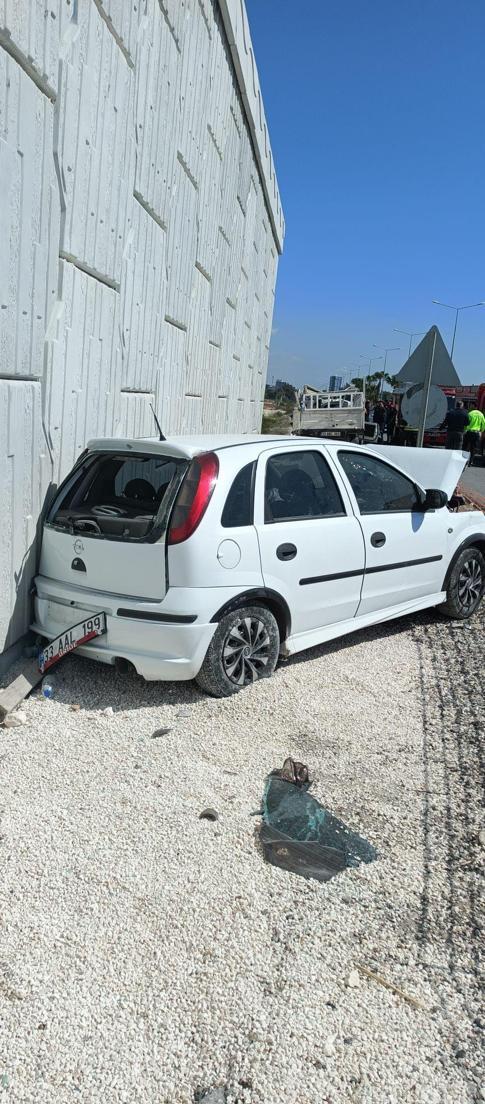 Kazada savrulan kamyonet, istinat duvarına çarptı; 2 ölü, 2 yaralı