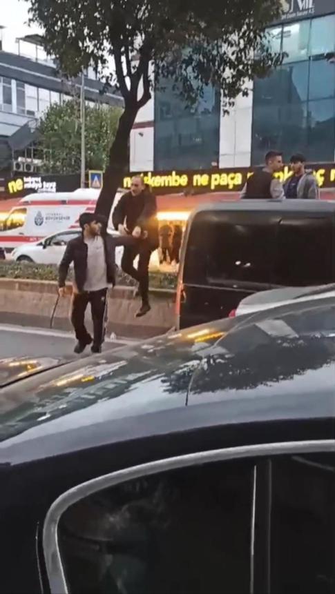 Bayrampaşa’da silahlı yumruklu tekmell kavga kamerada