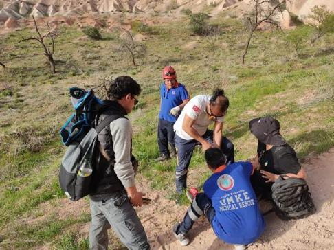 Peribacalarını gezerken çukura düşen Güney Koreli turist yaralandı