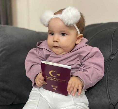 SMAlı Arya bebek tedavi için Almanyaya uçtu