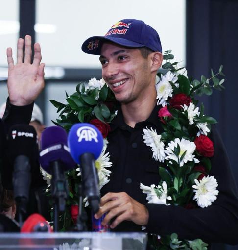 3’üncü kez Dünya Şampiyonu olan Toprak Razgatlıoğlu, yurda döndü