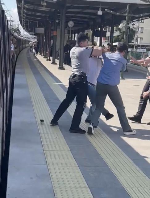 Marmaray’da yer tartışmasında kavga; iki çocuklu yolcunun burnunu kıran şüpheli adliyeye sevk edildi