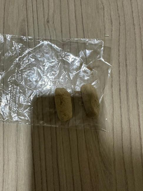 İranlı kuryenin midesinden 300 gram eroin çıktı