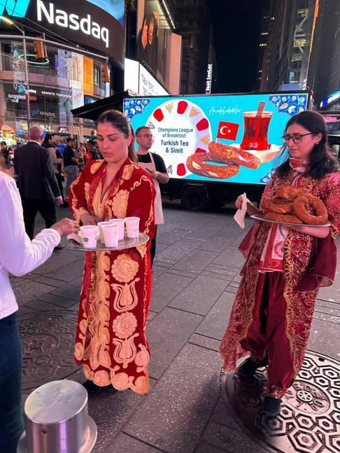 Türk simidi ve çayı, Anadoludakiler projesi ile Times Meydanına taşındı