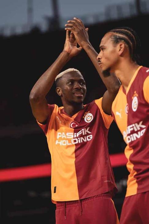 Galatasaray, Osimhen ve Sane için statta imza töreni düzenledi