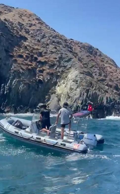 Teknesi parçalanmış halde bulunan iş insanını 13 kurbağa adam arıyor