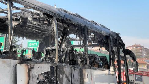 Seyir halindeki yolcu otobüsü alev alev yandı