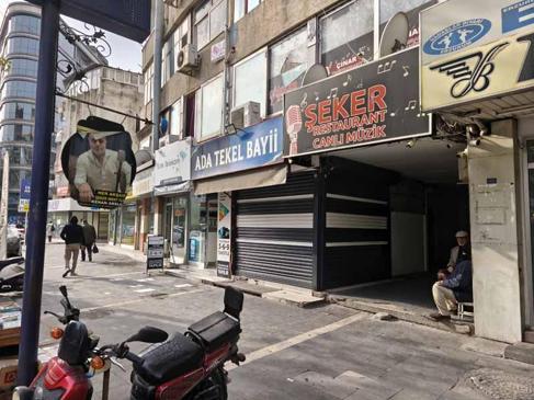 Hesabı ödemeyince mekandan atıldı, geri dönüp konuşma bahanesiyle solisti öldürdü