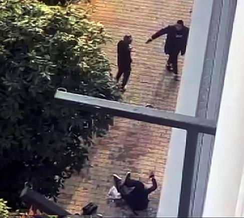 Eski eşini çocukların gözü önünde 10 el ateş ederek yaralayan sanığın davası ertelendi