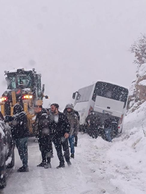 Siirtte 45 köy yolu, kardan ulaşıma kapandı