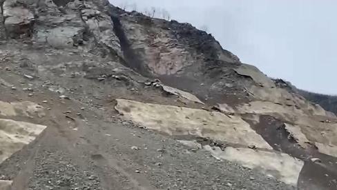 Artvin-Şavşat kara yolu heyelan nedeniyle ulaşıma kapandı