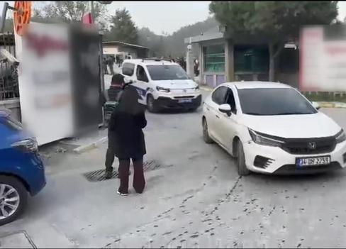 TV binasına silahla girdi; özür dilenmesini istedi