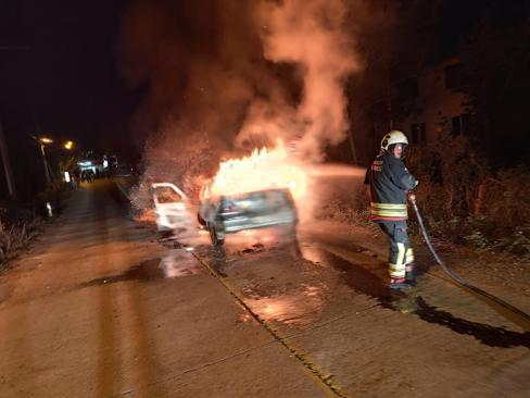 Samsunda seyir halindeki otomobil alev aldı