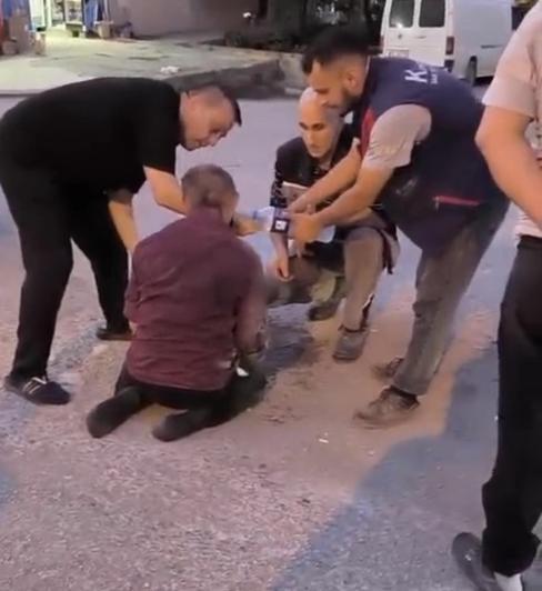 Yaya geçidinde motosiklet çarptı; kaza kamerada