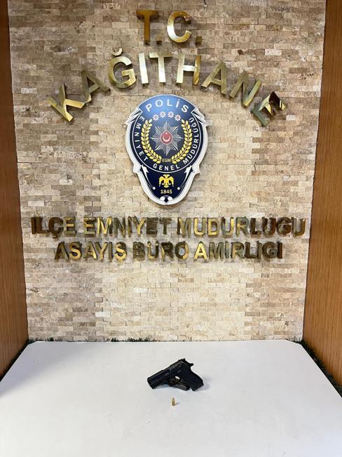 Kağıthane’de iki kardeşin alacaklılarının evini kurşunladığı anlar kamerada