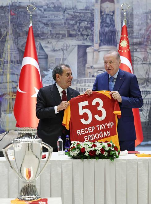 Cumhurbaşkanı Erdoğan, Süper Lig şampiyonu Galatasaray’ı kabul etti