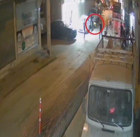 Adanada, alacak kavgası kamerada