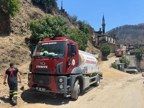 Ödemişteki yangın bölgesinde kız çocuğundan itfaiye ekibini duygulandıran not