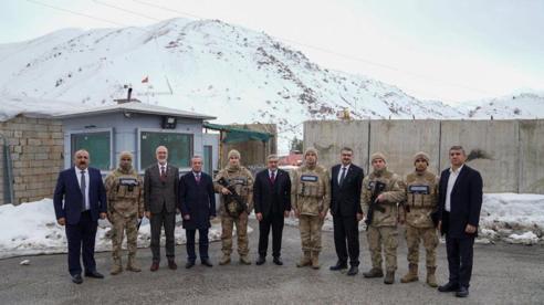 AK Parti’li Yayman’dan Mehmetçiğe moral ziyareti