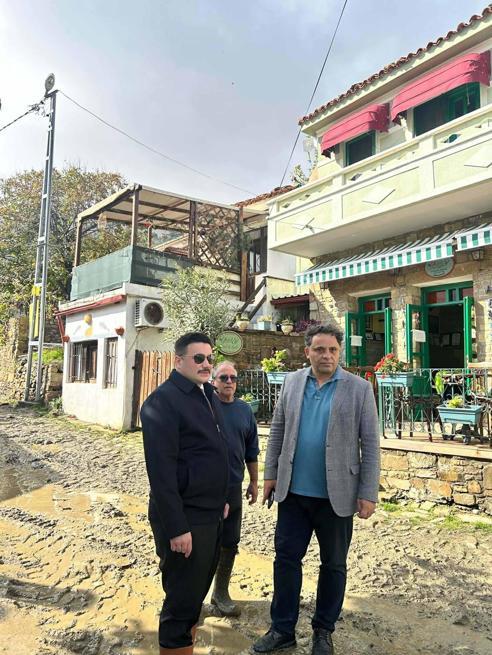 Gökçeadada sağanak su baskınlarına yol açtı; heyelan nedeniyle yol kapandı