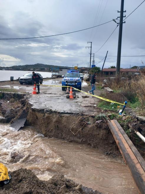 Çanakkalede sağanak nedeniyle köprü çöktü