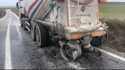 Çorumda TIR ile otomobil çarpıştı: 4 yaralı