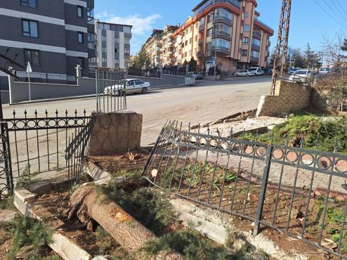 Kamyonla 3 araca çarpıp kaçtı; o anlar kamerada