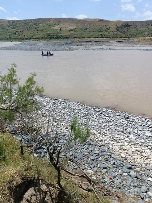 Serinlemek için girdiği nehirde kaybolan Burakı 294 kişi arıyor