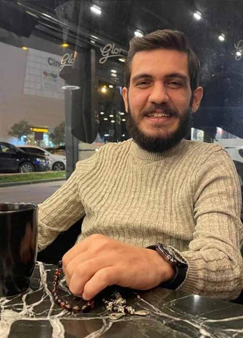 Otomobil, otoyol gişelerinin beton bariyerine çarptı: 1 ölü