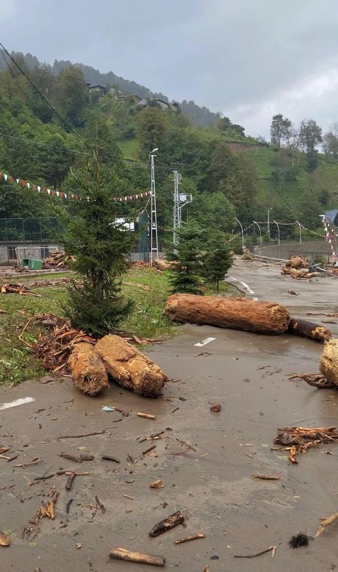 Rizede yağış, sel ve heyelana neden oldu