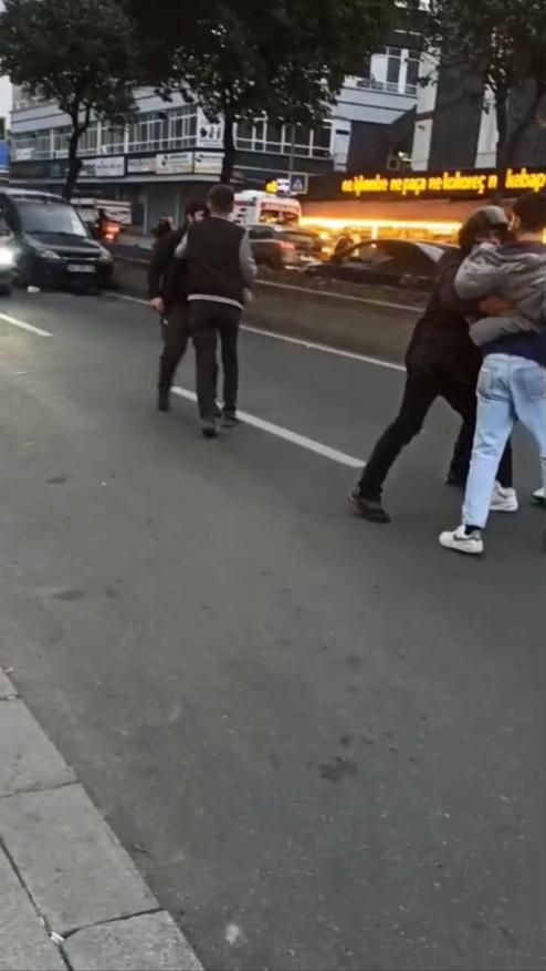Bayrampaşa’da silahlı yumruklu tekmell kavga kamerada
