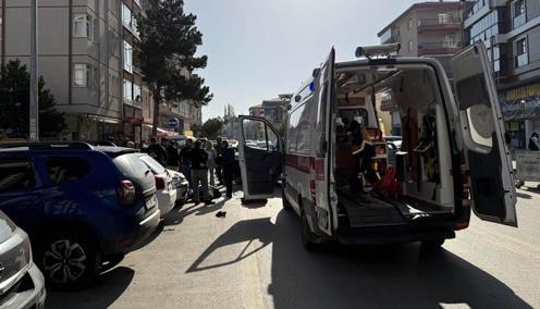 14 yaşındaki sürücünün motosikleti, otomobille çarpıştı: 2 yaralı