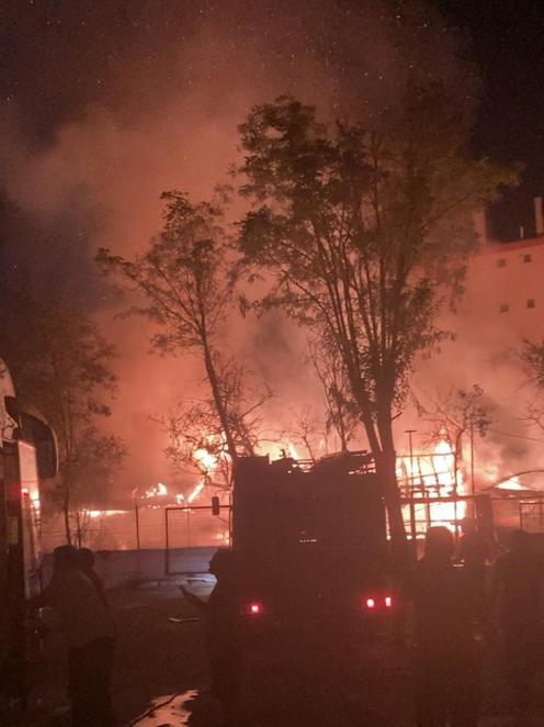 Sancaktepede tek katlı gecekondu alev alev yandı