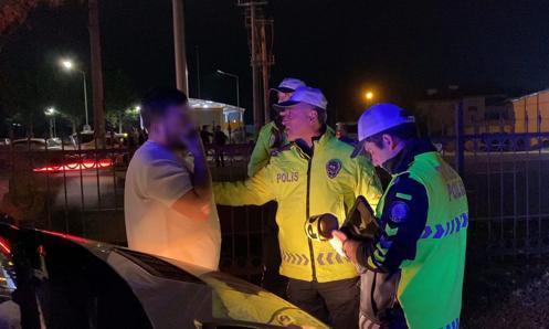 Bariyerlerden atlayıp yolun karşısına geçerken otomobilin çarptığı yaya öldü