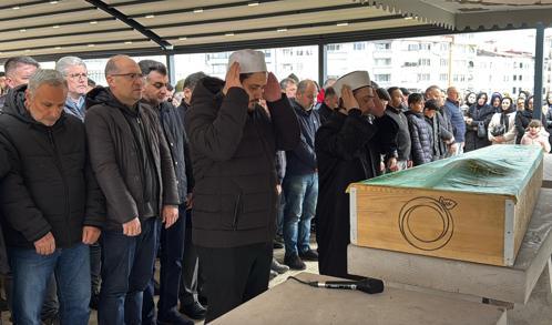 Halı sahada kalp krizi geçiren öğretmenin son anları kameraya yansıdı