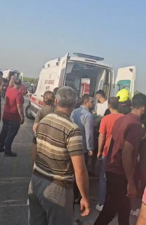 Mersinde 2 otomobil çarpıştı; 7 yaralı