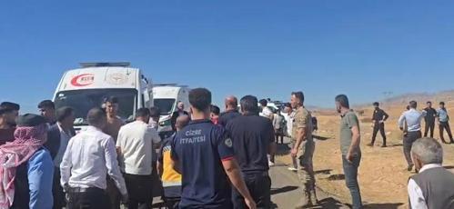 Hafif ticari araç ile otomobil çarpıştı: 8 yaralı