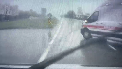 Ambulans ile servis minibüsü çarpıştı: 10 yaralı