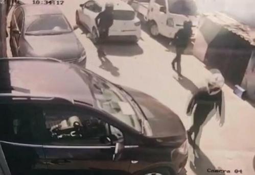 Kasklı şüphelilerden tüfek ve tabancalı soygun