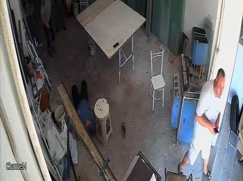 İş yerinde silahlı saldırıya uğrayan PVC ustası ağır yaralandı; o anlar kamerada