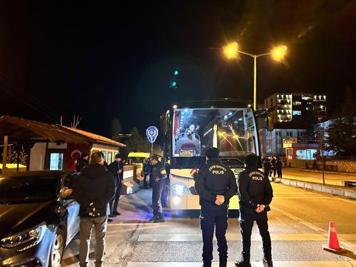 Yolcu otobüsünün yatak kısmında 9 kaçak göçmen yakalandı