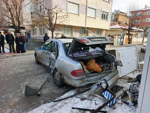 Eşiyle kazada yaralanan Fatma kurtarılamadı