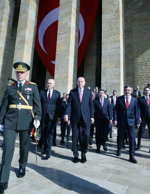 Devlet erkanından Anıtkabire ziyaret