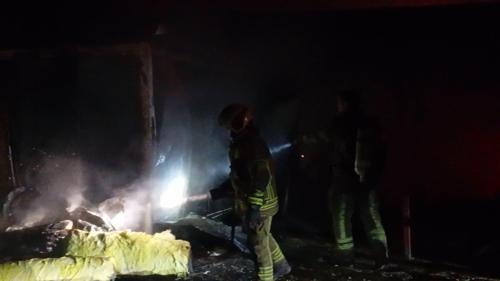 Bursa’da işçilerin kaldığı baraka, alev alev yandı