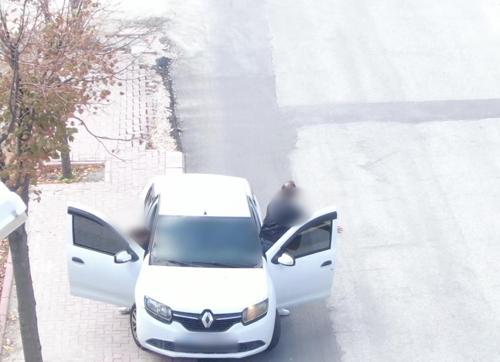 Polisi görünce, otomobilin yolcu koltuğuna geçen sürücüye 19 bin TL ceza