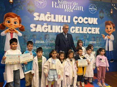 Bakan Memişoğlu, Külliyede Ramazan etkinlik alanını ziyaret etti